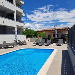 Apartment Aa 2, Trogir